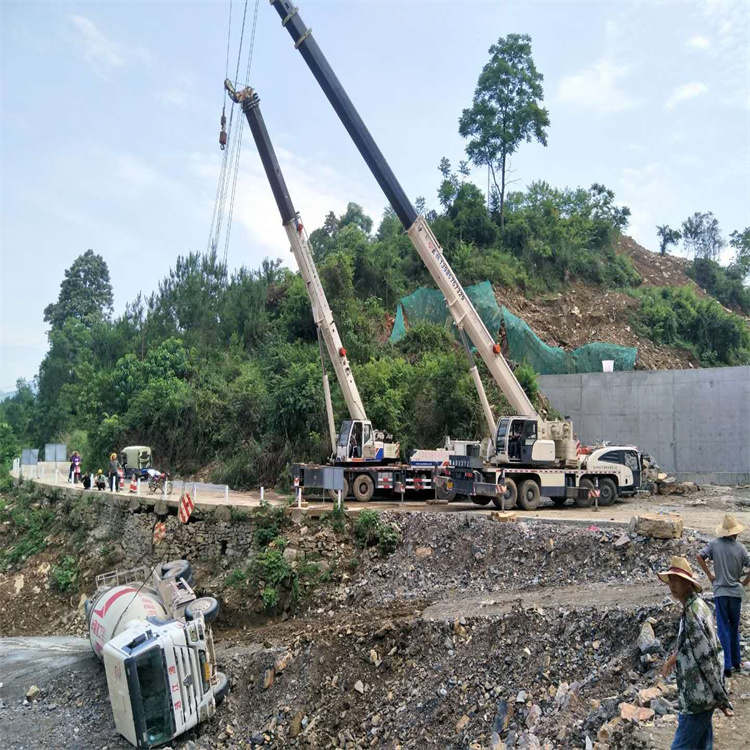 沔城回族镇汽车掉沟里叫吊车救援要多少钱